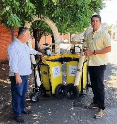 Imagem da notícia Cassilândia recebe dois novos carrinhos aspiradores para modernizar limpeza urbana
